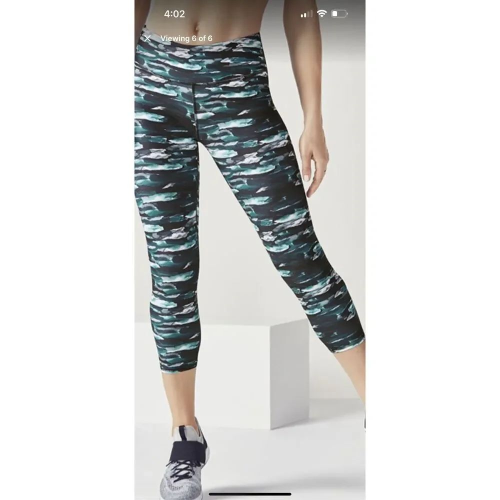 Define PowerHold® Mid-Rise Capri